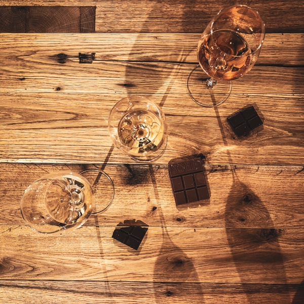 Menger-Krug und Schokolade 